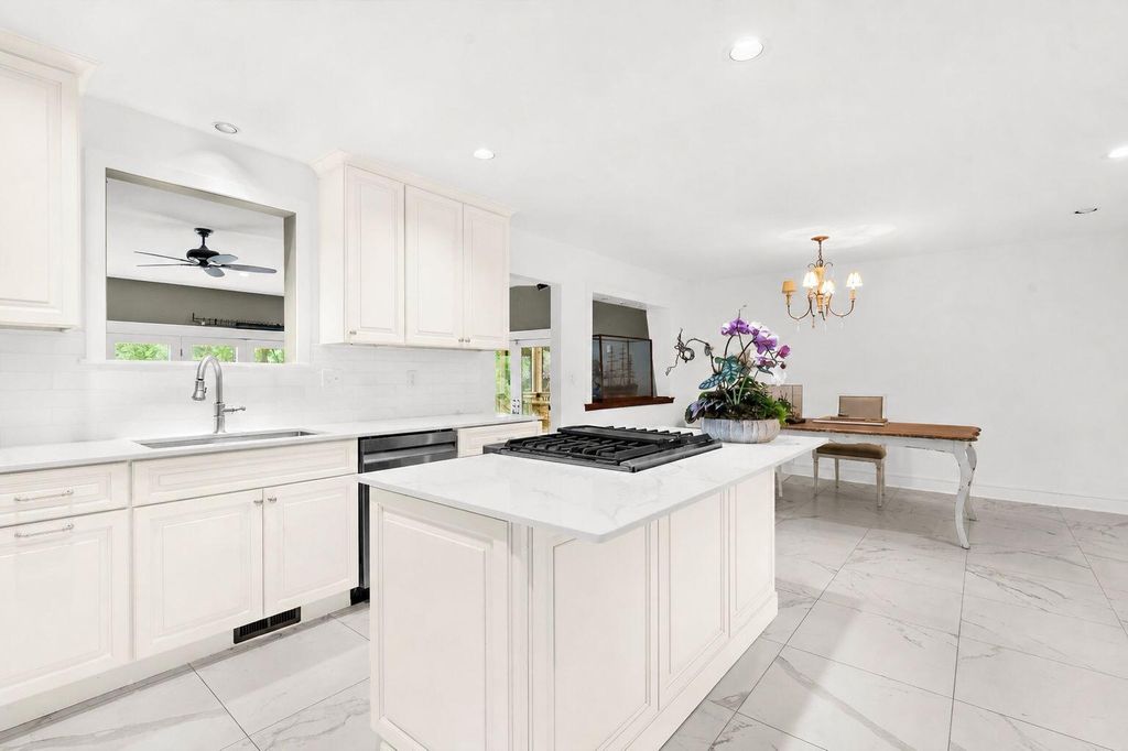 Image 12 of property listing at 516 Rice Planters Drive, Mount Pleasant, SC 29464