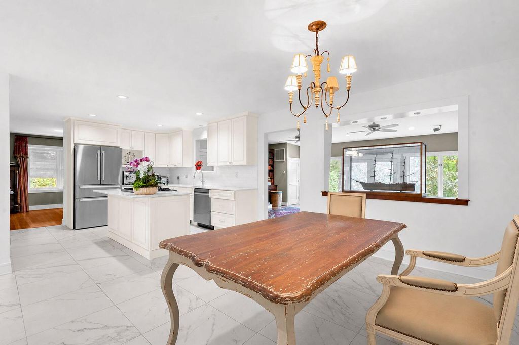 Image 13 of property listing at 516 Rice Planters Drive, Mount Pleasant, SC 29464