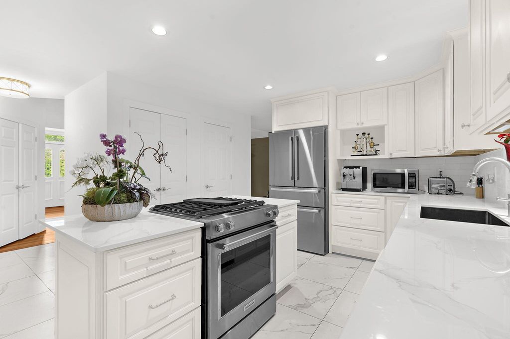 Image 17 of property listing at 516 Rice Planters Drive, Mount Pleasant, SC 29464