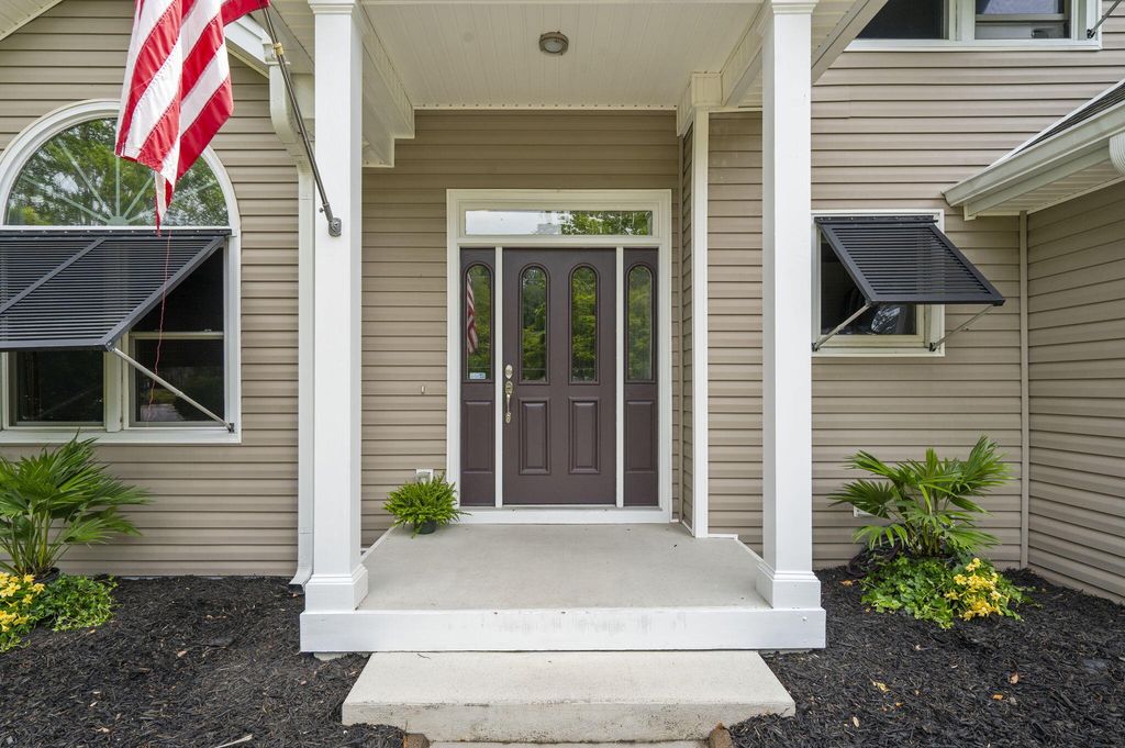 Image 5 of property listing at 516 Rice Planters Drive, Mount Pleasant, SC 29464