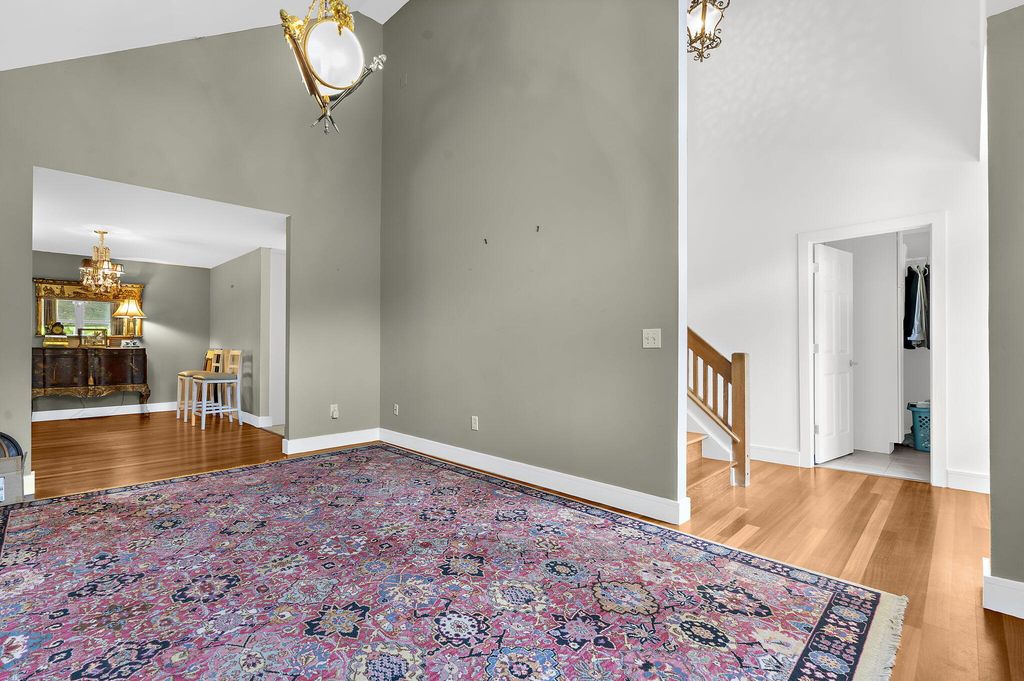 Image 9 of property listing at 516 Rice Planters Drive, Mount Pleasant, SC 29464
