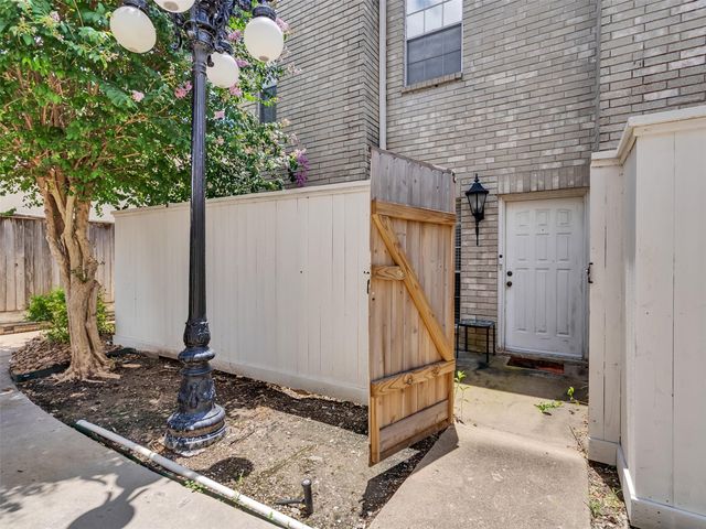 4001 Tanglewilde Street 605, Houston, TX 77063