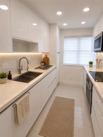 6901 Cypress Road B17, Plantation, FL 33317