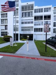 6901 Cypress Road B17, Plantation, FL 33317