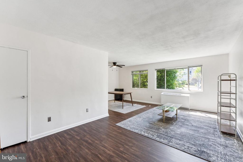 3701 5th St S Apt 212, Arlington, VA 22204