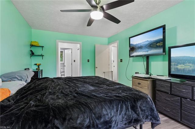 7322 Wellford LN, Gloucester, VA 23061