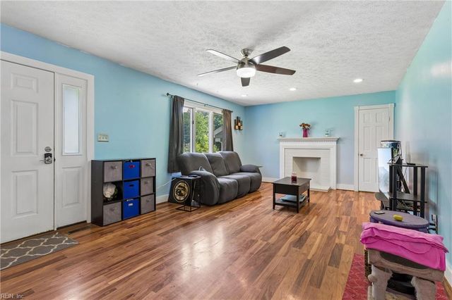 7322 Wellford LN, Gloucester, VA 23061