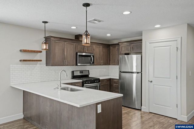 7922 5th St SE, Turner, OR 97392