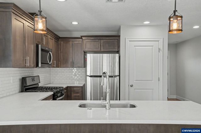 7922 5th St SE, Turner, OR 97392