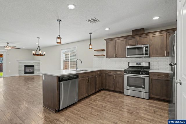 7922 5th St SE, Turner, OR 97392