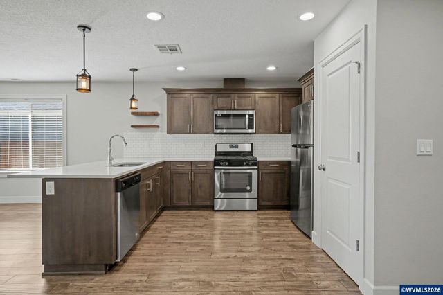 7922 5th St SE, Turner, OR 97392