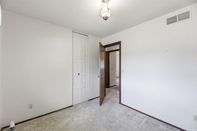 6266 N 900 E Road, New Carlisle, IN 46552