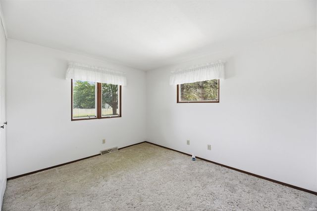 6266 N 900 E Road, New Carlisle, IN 46552