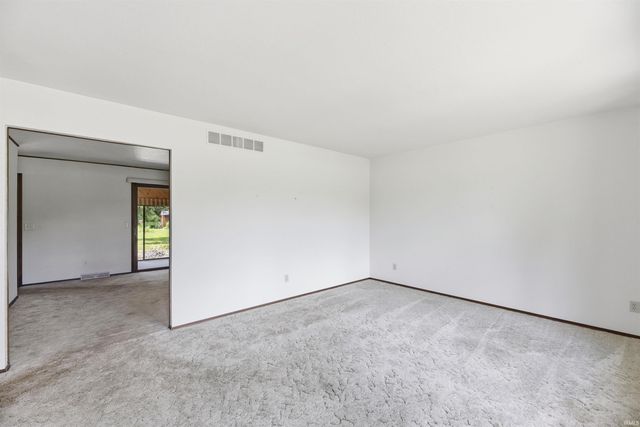 6266 N 900 E Road, New Carlisle, IN 46552
