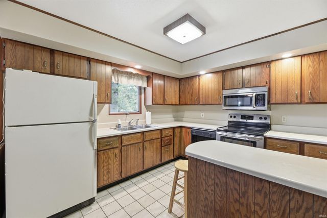 6266 N 900 E Road, New Carlisle, IN 46552