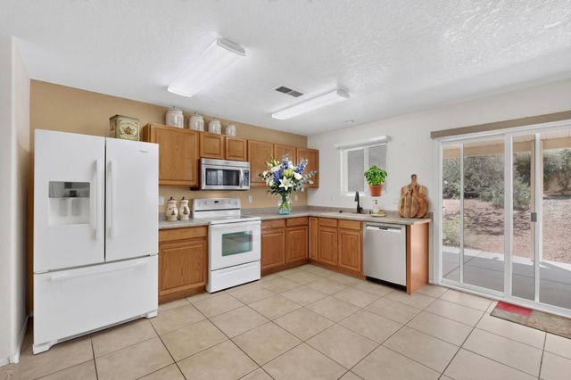 5005 Mira Vista Drive NE, Rio Rancho, NM 87144