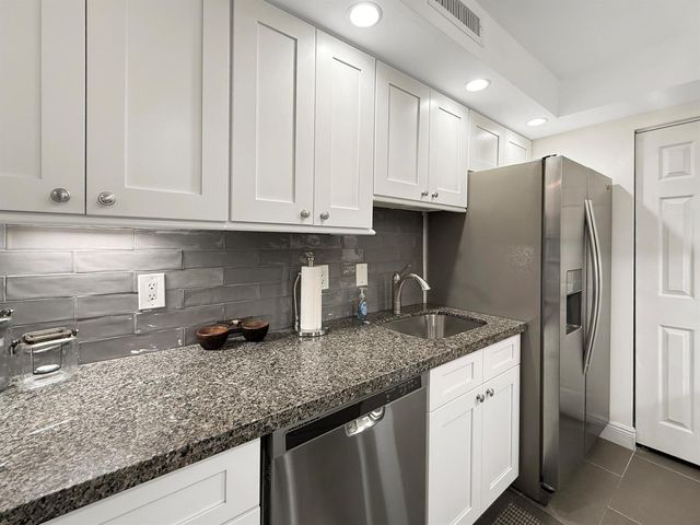 3000 N Ocean Drive 17 B, Singer Island, FL 33404