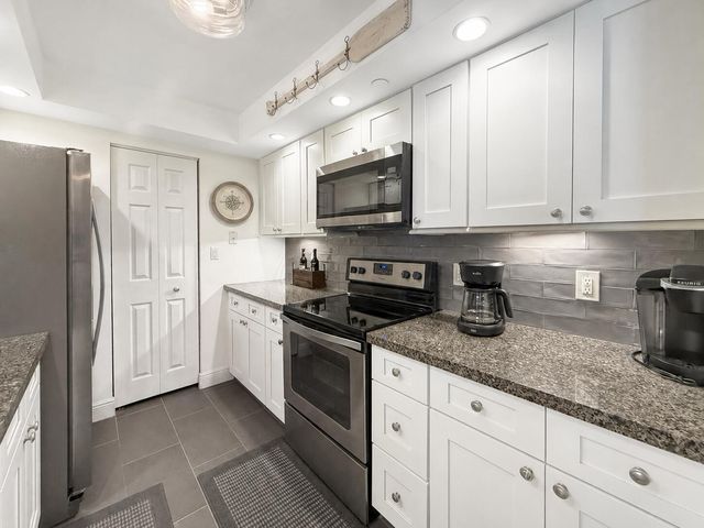 3000 N Ocean Drive 17 B, Singer Island, FL 33404