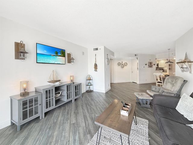 3000 N Ocean Drive 17 B, Singer Island, FL 33404