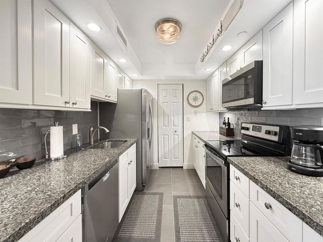 3000 N Ocean Drive 17 B, Singer Island, FL 33404
