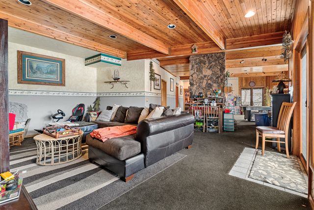 12300 River Road, Plano, IL 60545