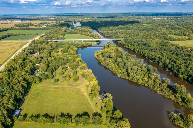 12300 River Road, Plano, IL 60545