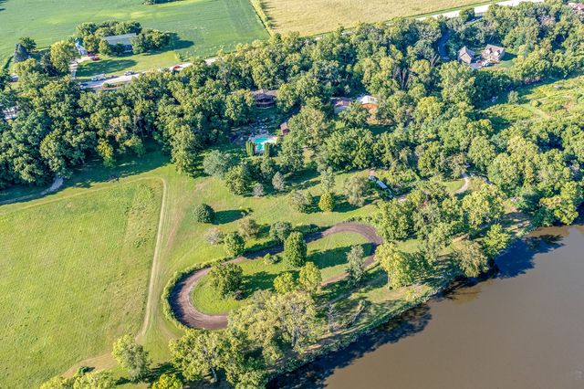 12300 River Road, Plano, IL 60545