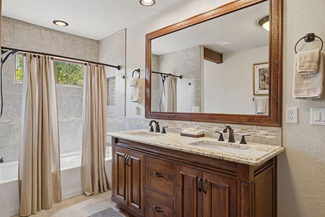 1805 Llano Court NW, Albuquerque, NM 87107