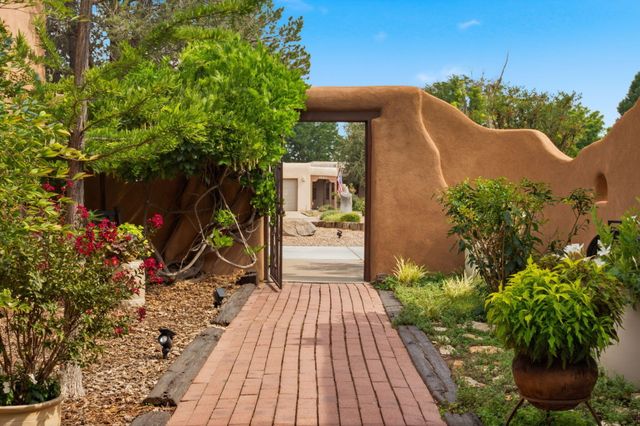 1805 Llano Court NW, Albuquerque, NM 87107