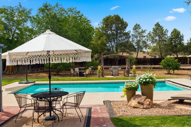 1805 Llano Court NW, Albuquerque, NM 87107