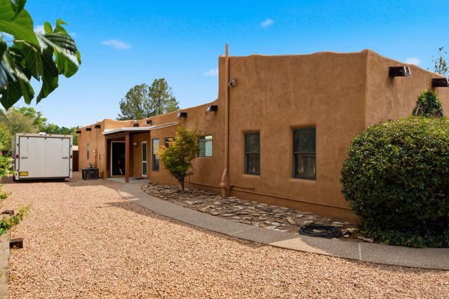 1805 Llano Court NW, Albuquerque, NM 87107