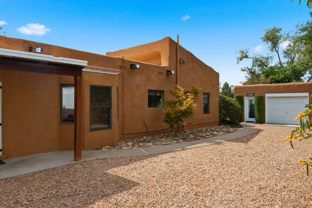 1805 Llano Court NW, Albuquerque, NM 87107