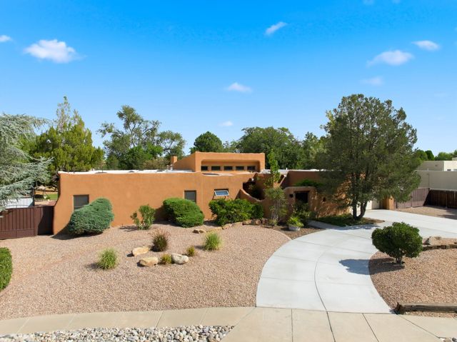 1805 Llano Court NW, Albuquerque, NM 87107