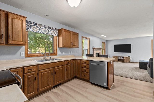 W5876 BLUE BONNET DRIVE, Appleton, WI 54915