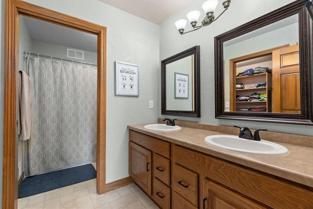 W5876 BLUE BONNET DRIVE, Appleton, WI 54915