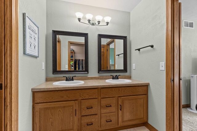 W5876 BLUE BONNET DRIVE, Appleton, WI 54915