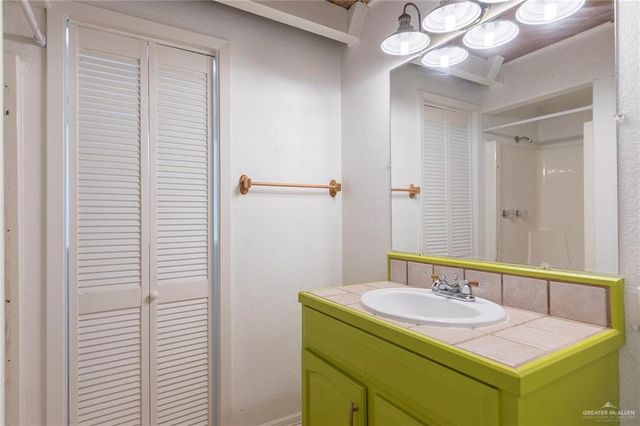 8376 Lago Vista Drive, Monte Alto, TX 78538