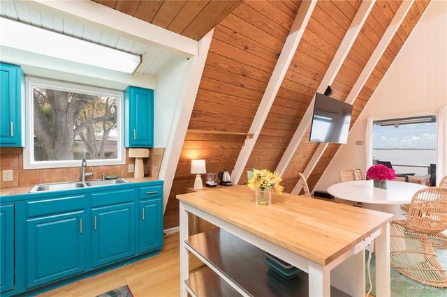 8376 Lago Vista Drive, Monte Alto, TX 78538