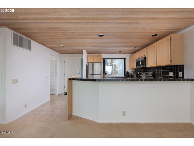 4175 N HIGHWAY 101 E-5, Depoe Bay, OR 97341