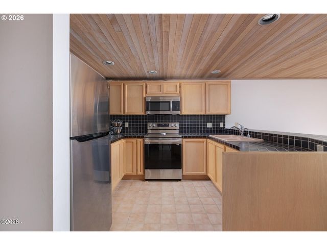 4175 N HIGHWAY 101 E-5, Depoe Bay, OR 97341