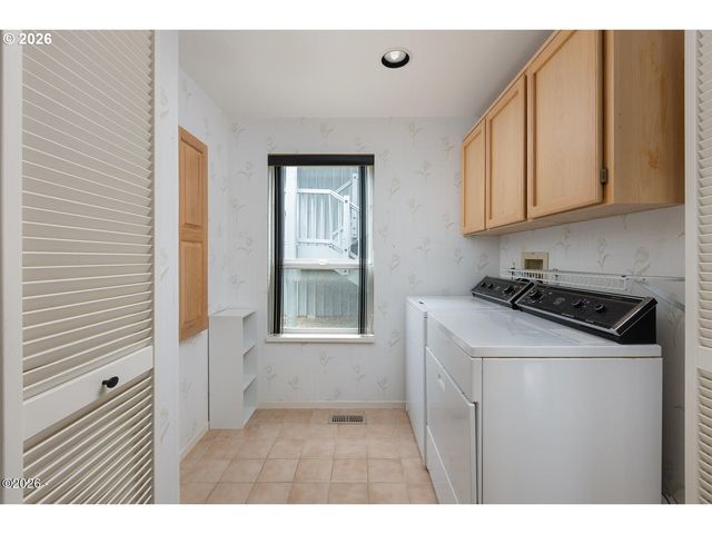 4175 N HIGHWAY 101 E-5, Depoe Bay, OR 97341