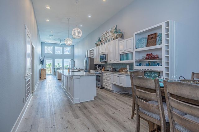 9520 Seawall Blvd 245, Galveston, TX 77554