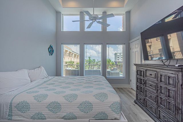 9520 Seawall Blvd 245, Galveston, TX 77554