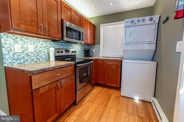 1010 ACORN LN, East Stroudsburg, PA 18302