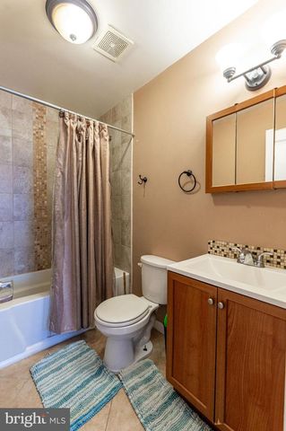 1010 ACORN LN, East Stroudsburg, PA 18302