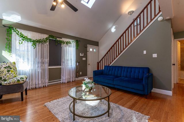 1010 ACORN LN, East Stroudsburg, PA 18302