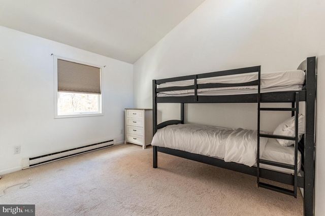 1010 ACORN LN, East Stroudsburg, PA 18302