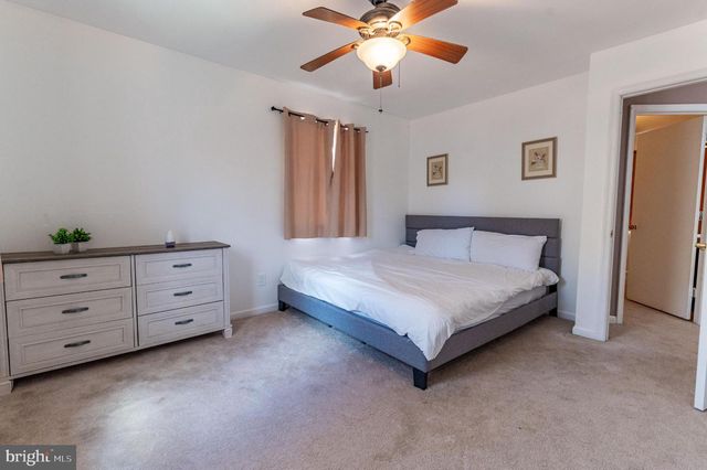 1010 ACORN LN, East Stroudsburg, PA 18302