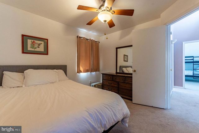 1010 ACORN LN, East Stroudsburg, PA 18302