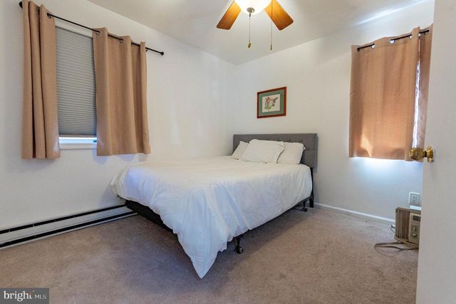 1010 ACORN LN, East Stroudsburg, PA 18302